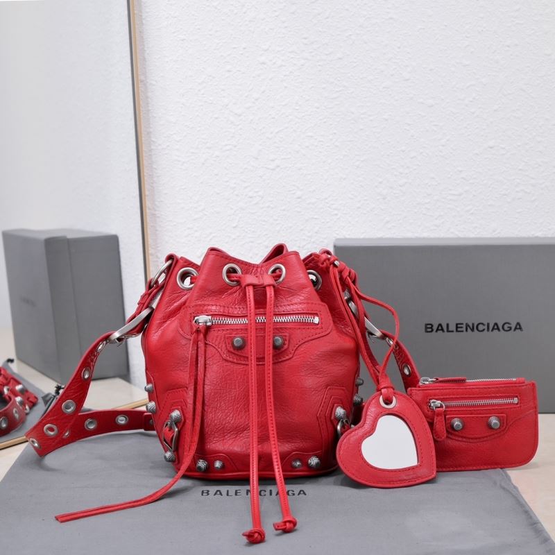 Ba*len*cia*ga bucket bags